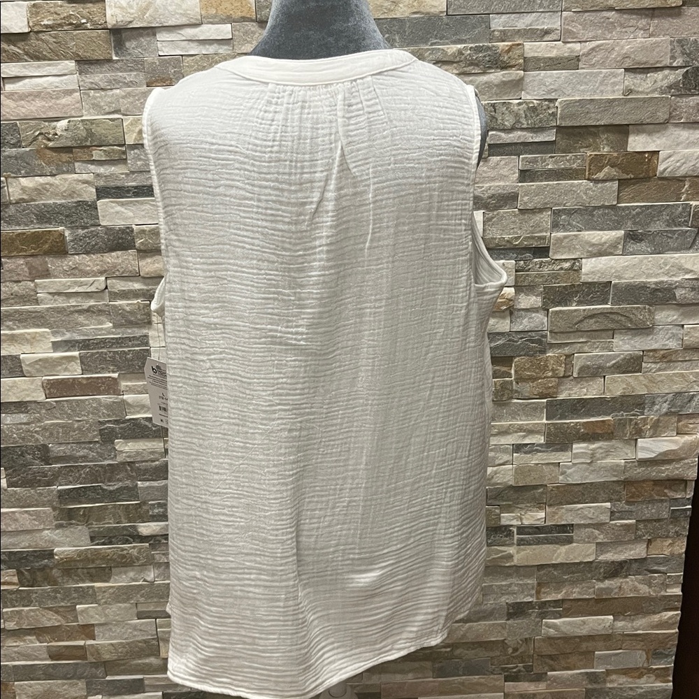 New Time & Tru Sleeveless Textured White Blouse - Picture 5 of 8